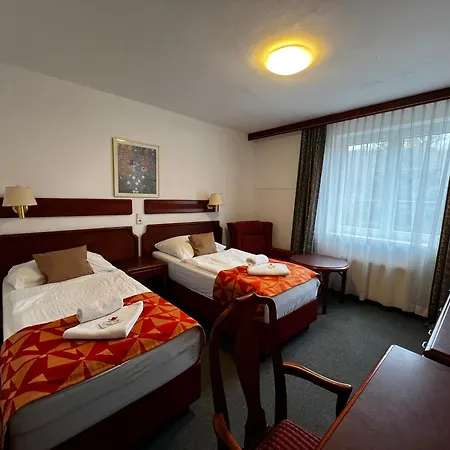 Bohemia Excellent 호텔 Klášterec nad Ohří