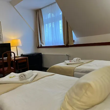 Bohemia Excellent 호텔 3*